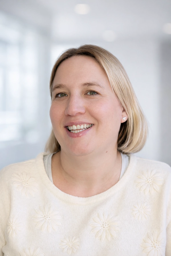 Illustration du parcours de transformation d'une femme vers la reconnexion avec son corps et sa féminité.